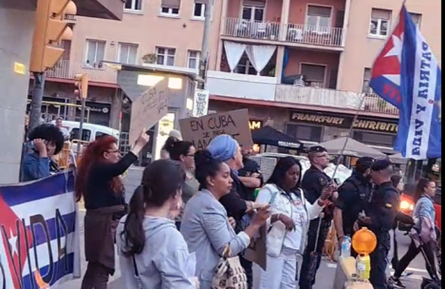 IDEO: CUBANOS EN BARCELONA PROTESTAN CONTRA UN CONCIERTO DE LOS SINVERGÜENZAS MALA FE: ¡Tú no eres el pueblo de Cuba!, exiliados cubanos le gritan y enfrentan a "Buena Fe" en Barcelona. CUBA DEMOCRACIA Y VIDA.ORG web/folder.asp?folderID=136
