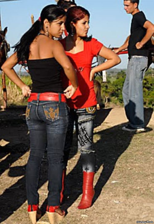 "La cultura nortea llega a Cuba". Por E. A. Gonzlez. cubademocraciayvida.org web/folder.asp?folderID=136 