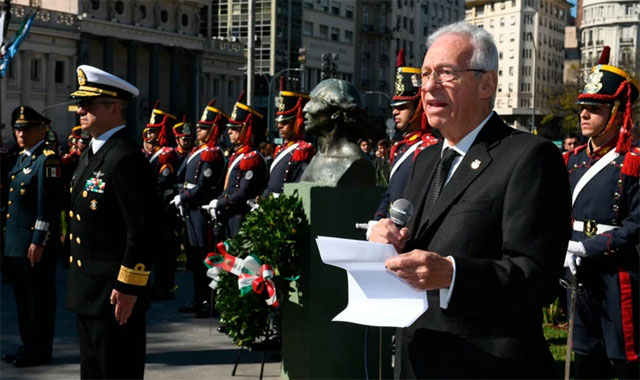Escándalo diplomático: el Embajador de México en la Argentina fue sorprendido robando un libro en una librería de Buenos Aires. Óscar Ricardo Valero Recio Becerra, hombre del círculo de confianza de López Obrador, fue interceptado. Por Claudia Peiró. cubademocraciayvida.org web/folder.asp?folderID=136
