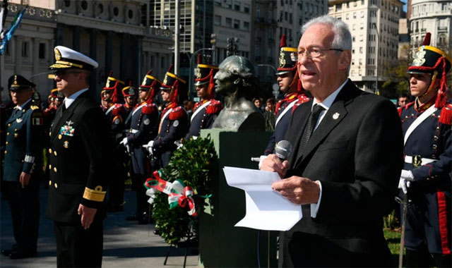 Escndalo diplomtico: el Embajador de Mxico en la Argentina fue sorprendido robando un libro en una librera de Buenos Aires. scar Ricardo Valero Recio Becerra, hombre del crculo de confianza de Lpez Obrador, fue interceptado. Por Claudia Peir. cubademocraciayvida.org web/folder.asp?folderID=136     