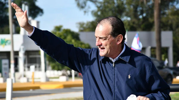 Uruguay: Guido Manini Ríos: "Me comparan con Bolsonaro y Chávez porque soy una opción nueva que molesta a la izquierda y la derecha". El ex comandante en jefe del Ejército uruguayo se presenta como candidato a la presidencia. Por César Barrios. cubademocraciayvida.org web/folder.asp?folderID=136