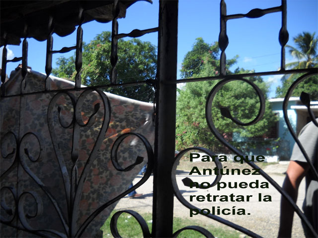 Fotorreportaje desde Cuba: LES ENVIO ALGUNAS FOTOS DEL PROBLEMA QUE TIENE ANTUNEZ, PUES NO LO DEJAN SALIR DE SU MUNICIPIO Y SIEMPRE TIENE LA POLICIA ENCIMA, O SEA QUE ESTA EN PRISION DOMICILIARIA SIN HABERLE HECHO JUICIO. Por Martha Beatriz Roque Cabello.