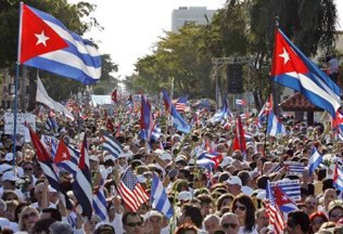 Miles de personas en Miami se  solidarizan con Damas de Blanco.