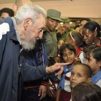 CUBA: Aparece el anciano dictador cubano en pblico para inaugurar un "complejo educacional"...  http://www.cubademocraciayvida.org/web/folder.asp?folderID=136