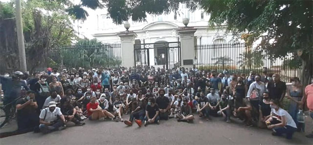 NO ES TIEMPO DE DILOGO CON AQUELLOS PARA LOS QUE JAMS HA EXISTIDO EL DILOGO. Por el Doctor Alberto Roteta Dorado.          CubaDemocraciayVida.ORG                                                                                                                       web/folder.asp?folderID=136  
