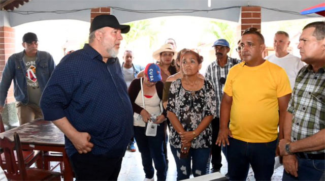 Congelar plantillas y reducir ministerios. Para qu? Por el Ingeniero Qumico y Consultor Roberto L.                                                                                                          CUBA DEMOCRACIA Y VIDA.ORG                                                                      web/folder.asp?folderID=136                                                                                                    CUBA DEMOCRACIA Y VIDA.ORG                                                                      web/folder.asp?folderID=136