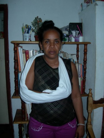 Mamma vdjar desperat om hjlp fr att rdda livet p grovt misshandlad och godtyckligt fngslad dotter. Av Pedazos de la Isla.web/folder.asp?folderID=176
