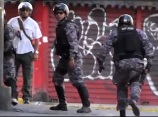Protesterna i Venezuela: mot gatuvld och kubanskt inflytande, och fr en fri och demokratisk rttsstat. Av Eva Belfrage. http://cubademocraciayvida.org/web/folder.asp?folderID=176 