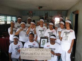 Familia de Zapata funda organización opositora en medio de fuertes golpizas y represión.