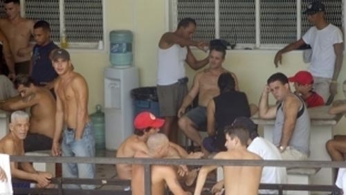 México: En huelga de hambre unos 200 cubanos detenidos. web/folder.asp?folderID=136