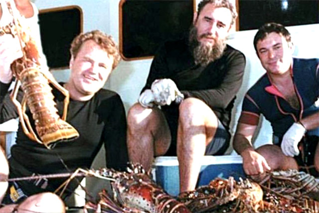 COSAS DE CUBA PARA REIR VIDEO VIRAL: La reaccin de un cubano pescador pescador al "sobrecumplimiento" de la langosta en Cuba.          cubademocraciayvida.org                                                                                                                                                                                              web/folder.asp?folderID=136 